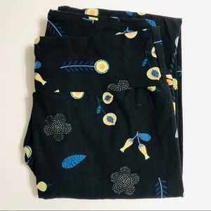LuLaRoe Pants - LuLaRoe OS Black Floral Print Leggings LuLaRoe Pants - LuLaRoe OS Black Floral Print Leggings